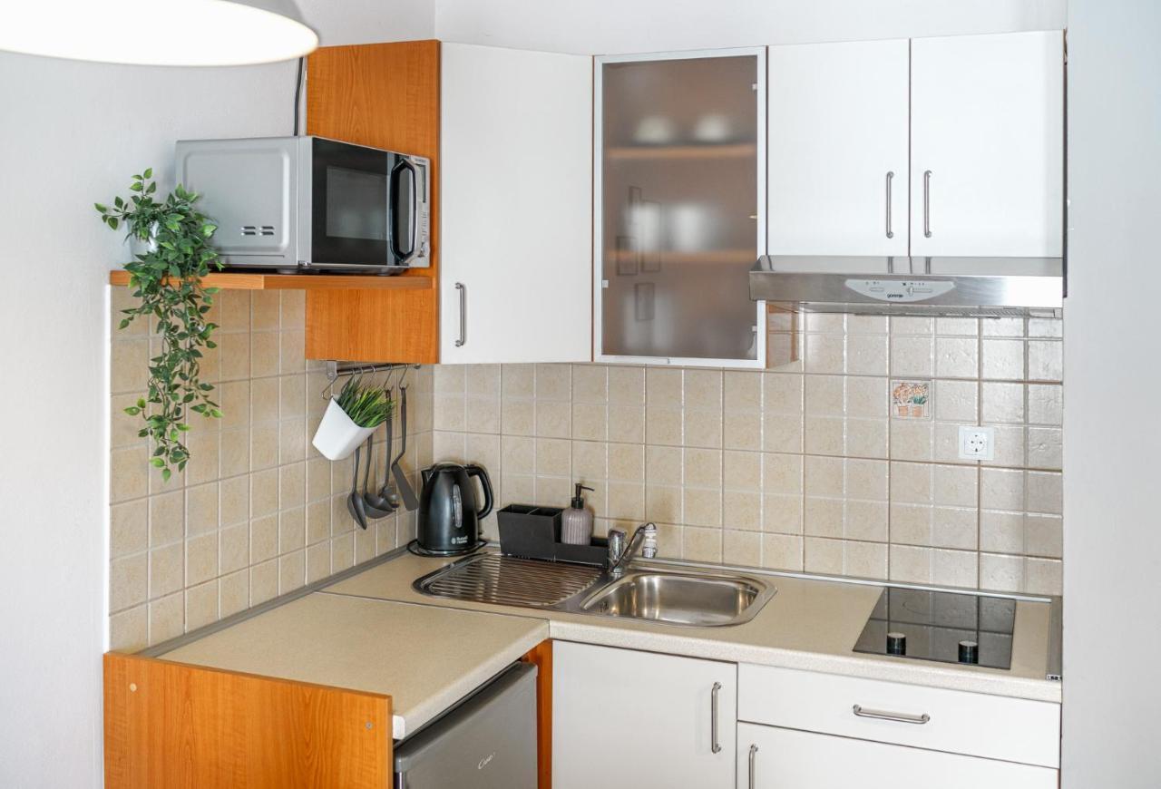 Family Petrov Apartments Vodice Exterior foto