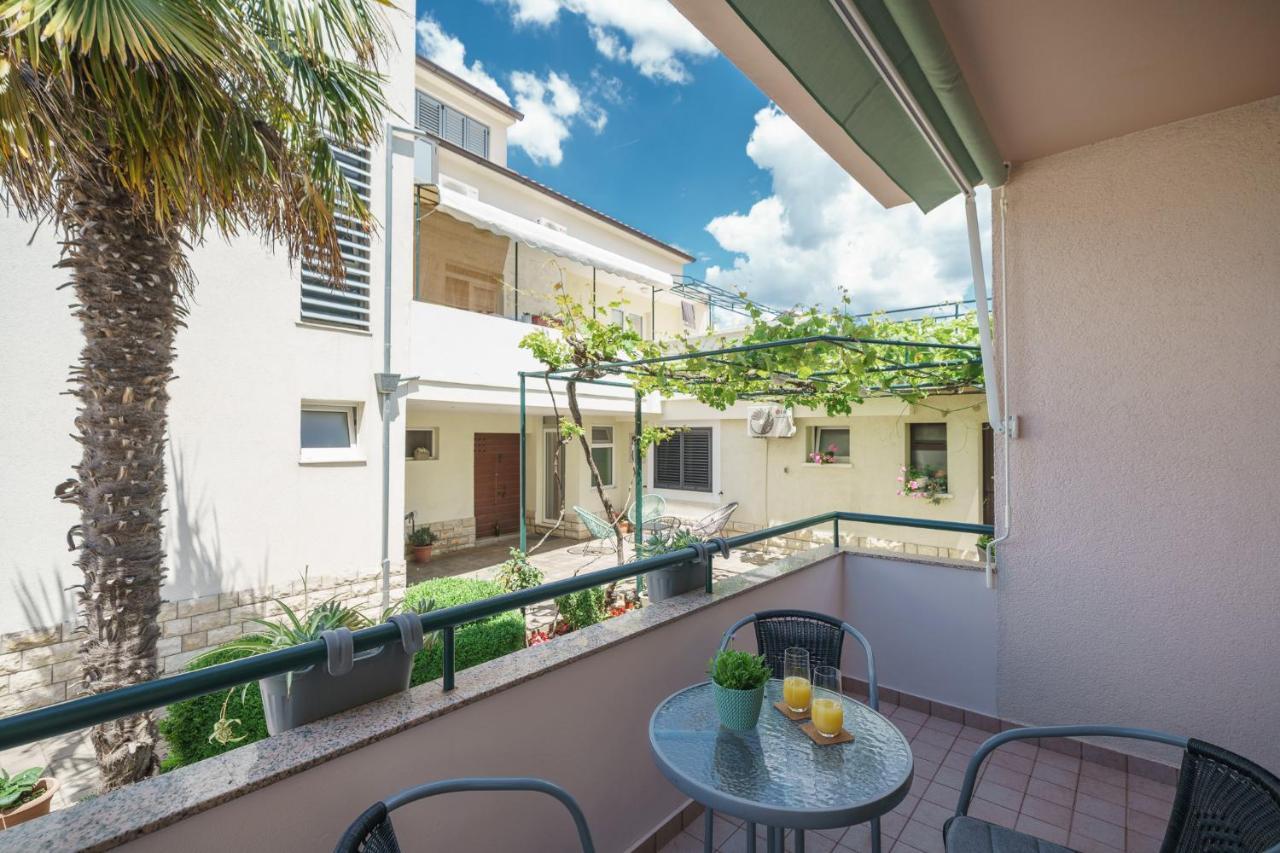 Family Petrov Apartments Vodice Exterior foto