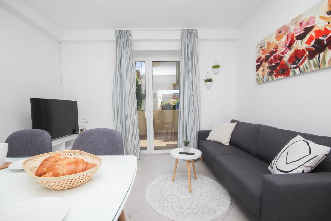Family Petrov Apartments Vodice Exterior foto