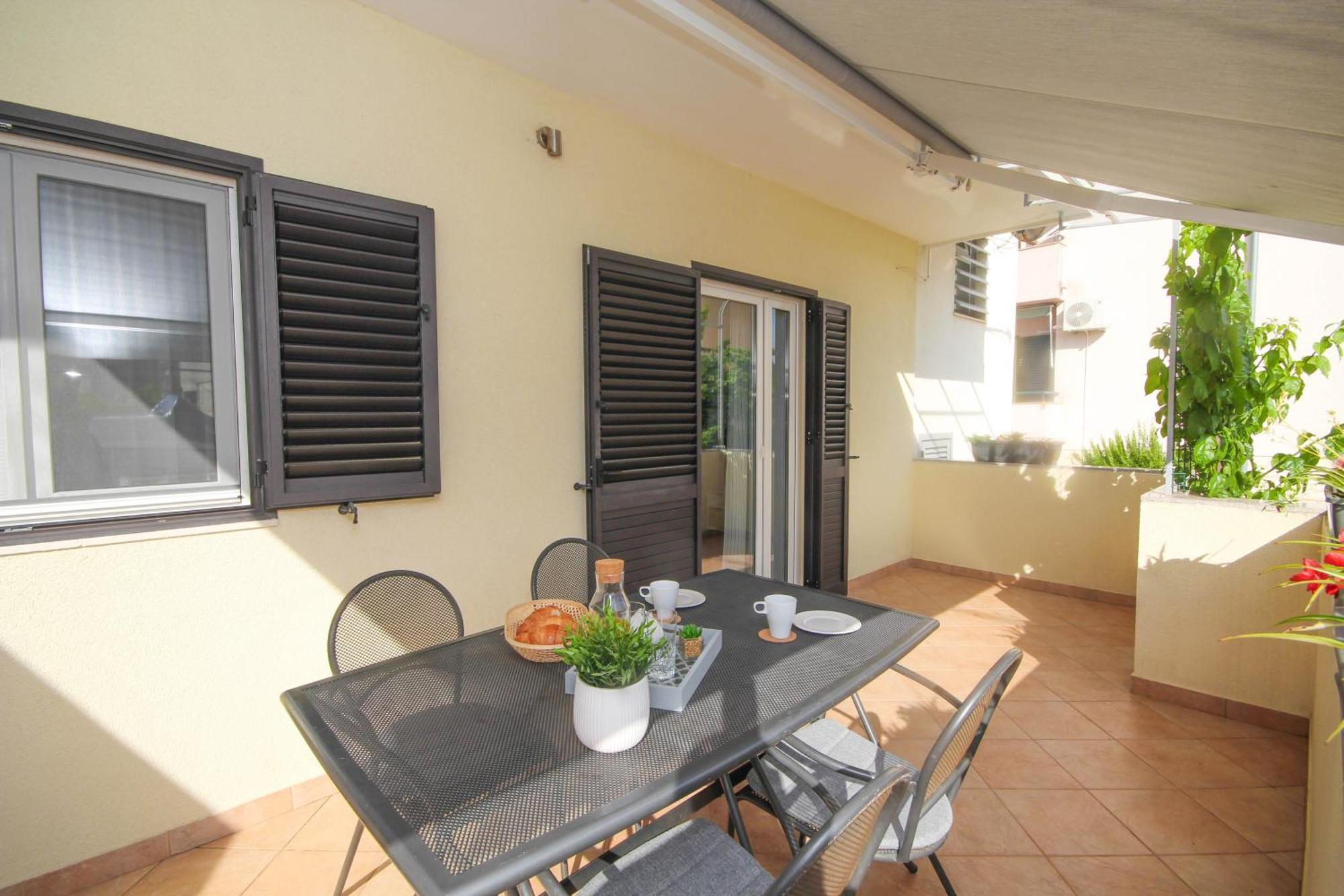 Family Petrov Apartments Vodice Quarto foto