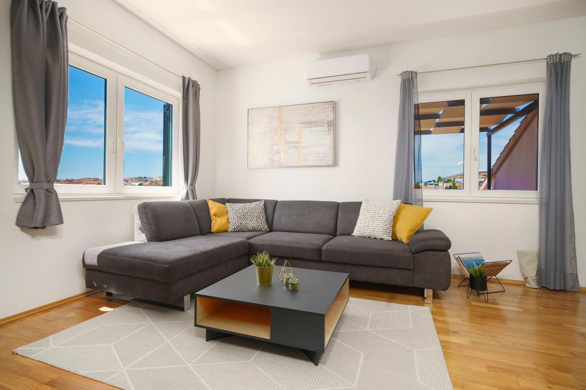 Family Petrov Apartments Vodice Exterior foto