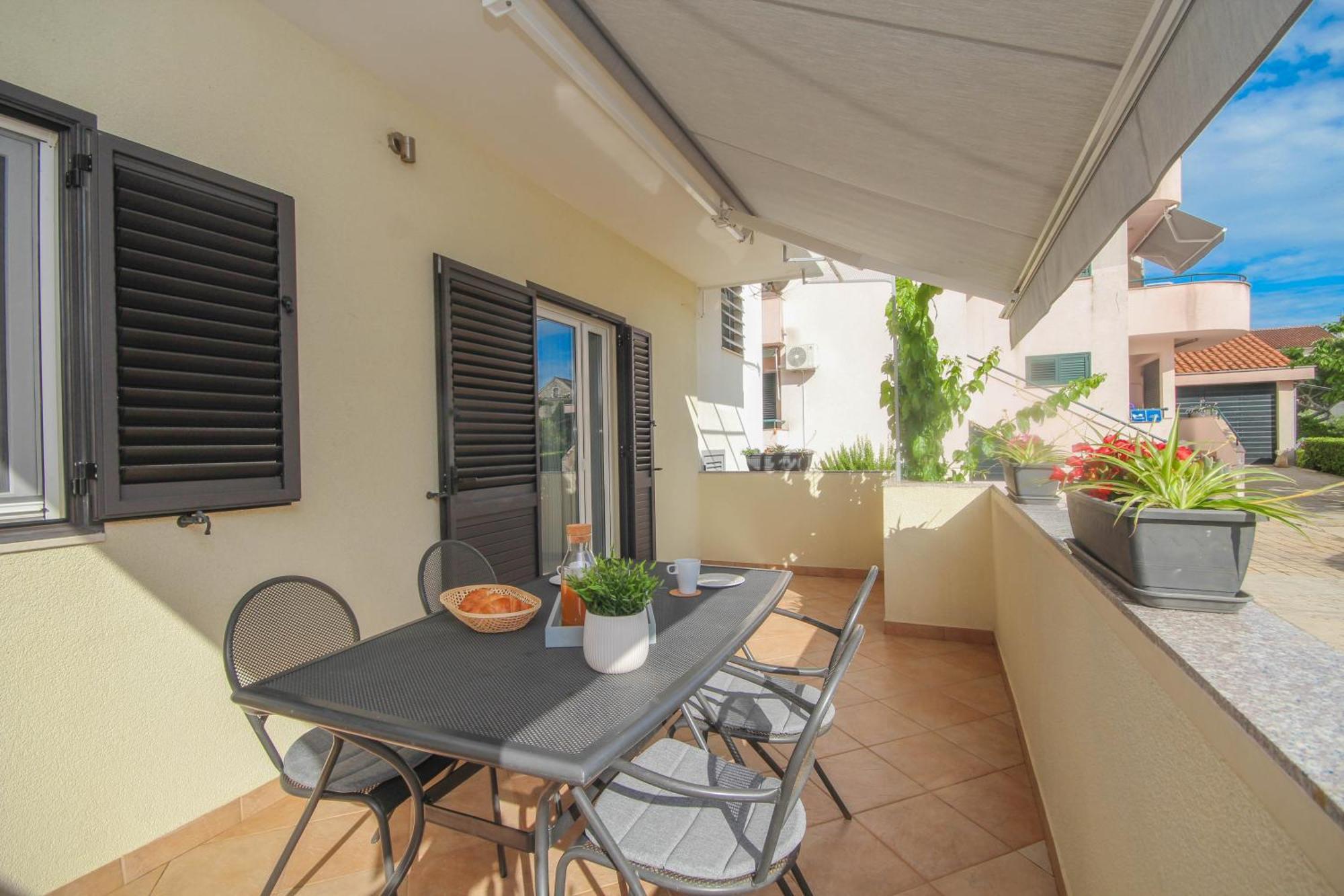Family Petrov Apartments Vodice Quarto foto